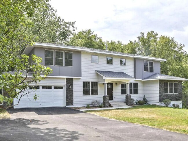 Building Photo - 5321 Interlachen Blvd