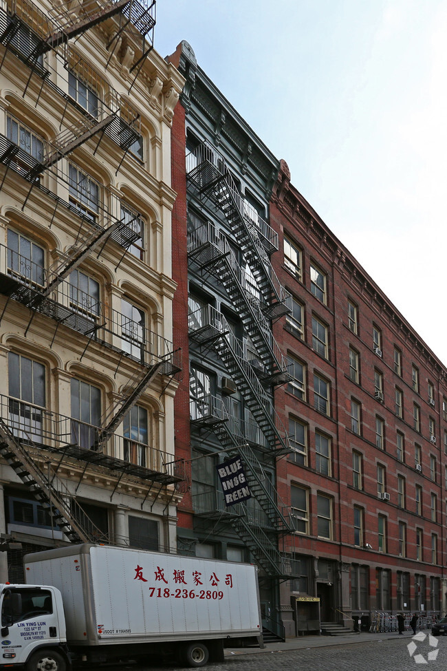 Building Photo - 8 Greene St