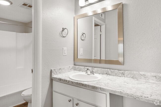 3HAB, 2BA - 1420 ft² - Baño principal - High Pointe