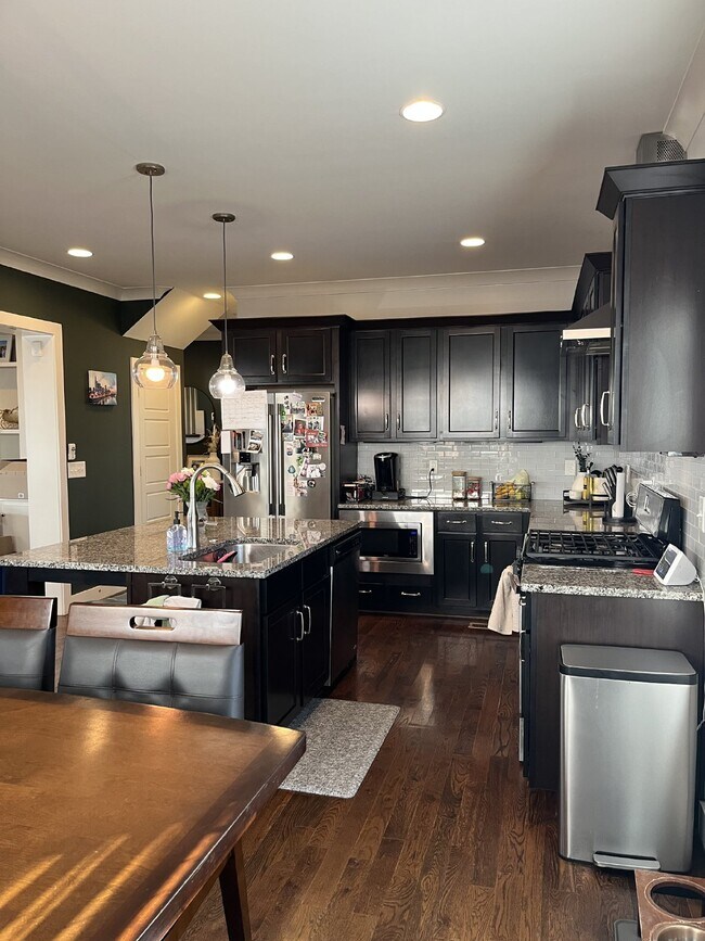 Building Photo - "Discover Your Dream Home: Spacious 4-Bedroom Oasis with 3 Full Baths in Vibrant Nashville!"