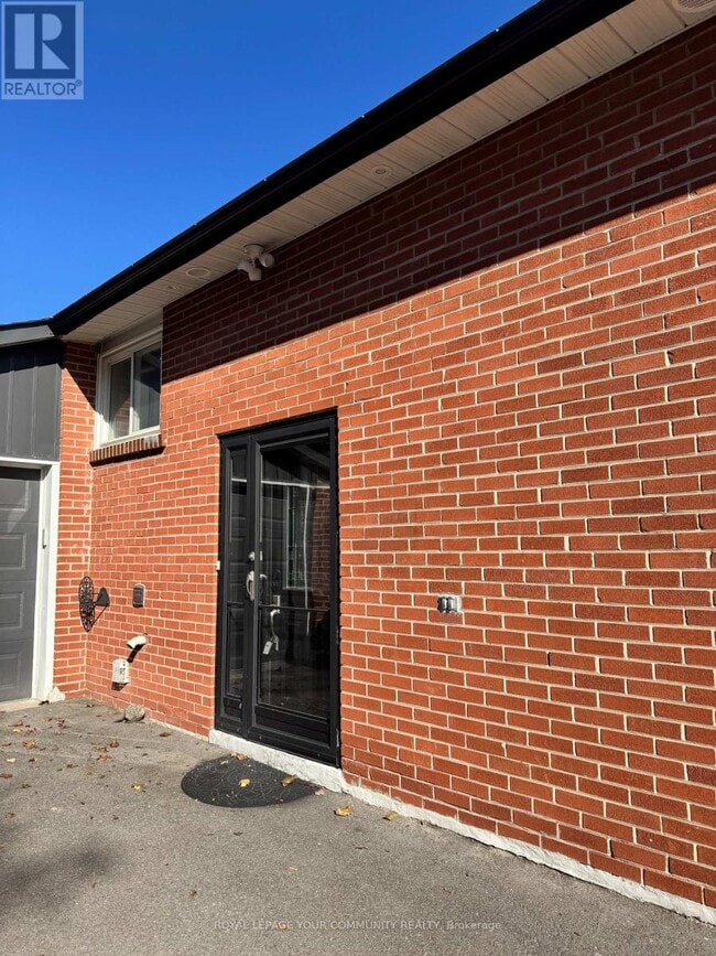 Building Photo - 205 Talbot Crescent