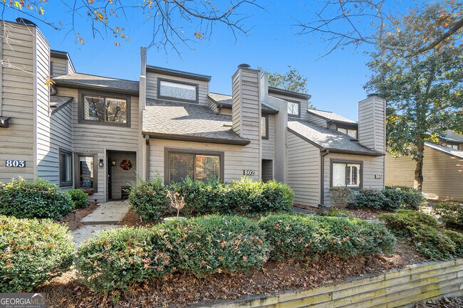 Foto del edificio - 802 Cedar Chase Cir NE