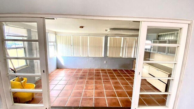 Foto del edificio - 1423 McCoy Rd