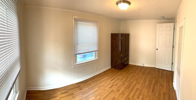 Building Photo - Duplex available in the Heart of Nashville...