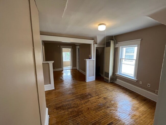Building Photo - 560 Bellows St