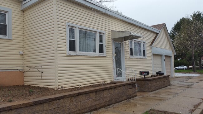 Building Photo - 270 N 1st Ave