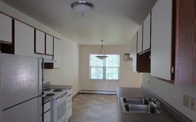 Kitchen - Sylvan Glen Apartments