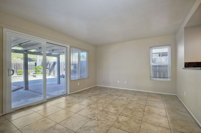 Building Photo - 3Bed/2Bath in Rancho Del Oro~ Ave Sevilla