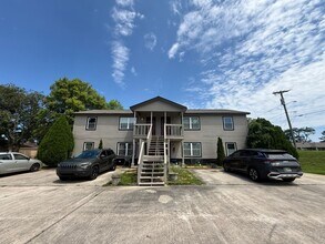 Building Photo - 605 Adelle St SW