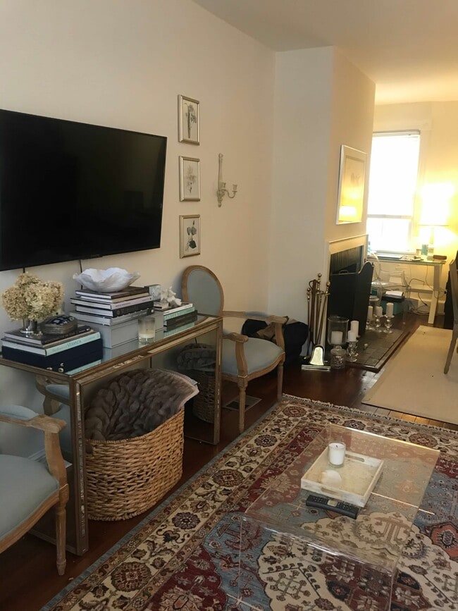 Living Room - 1658 Avon Pl NW