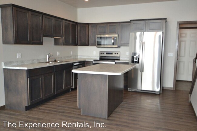 Building Photo - 3 br, 2.5 bath House - 6120 S. Alki pl