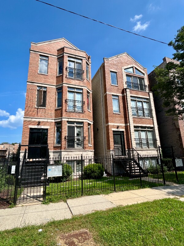 Building Photo - 5331 S Calumet Ave