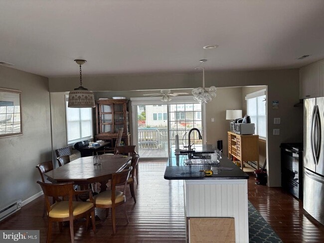 Building Photo - 156 Rodman Dr