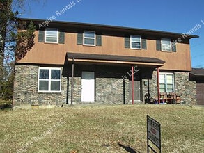 Building Photo - 2905 N Willowbrook Rd
