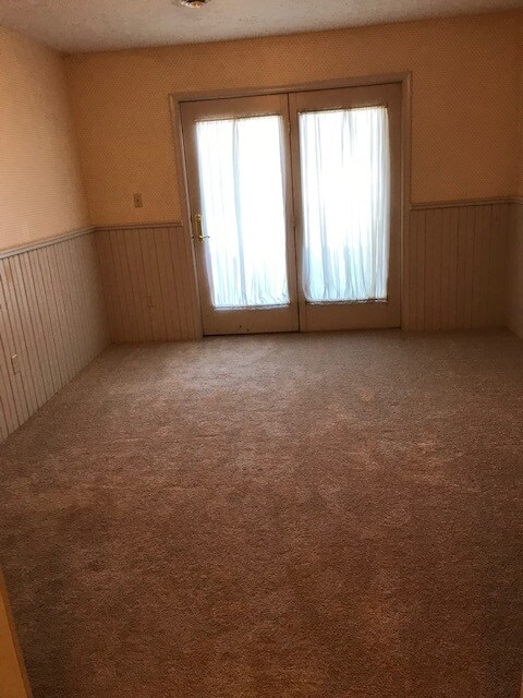 Finished Basement - 93 Nottingham Dr