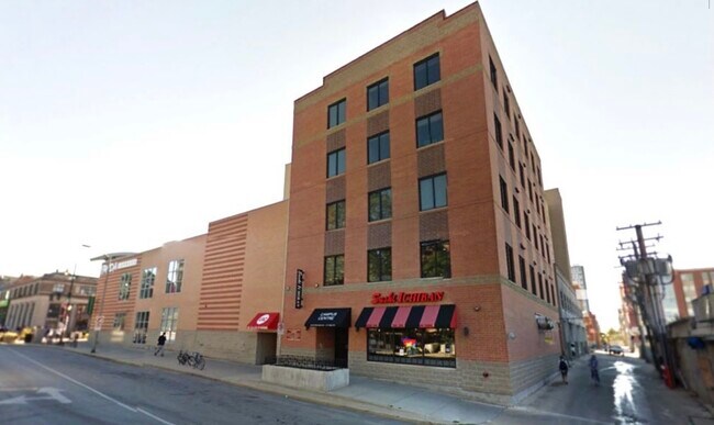Foto del edificio - 619 S Wright St