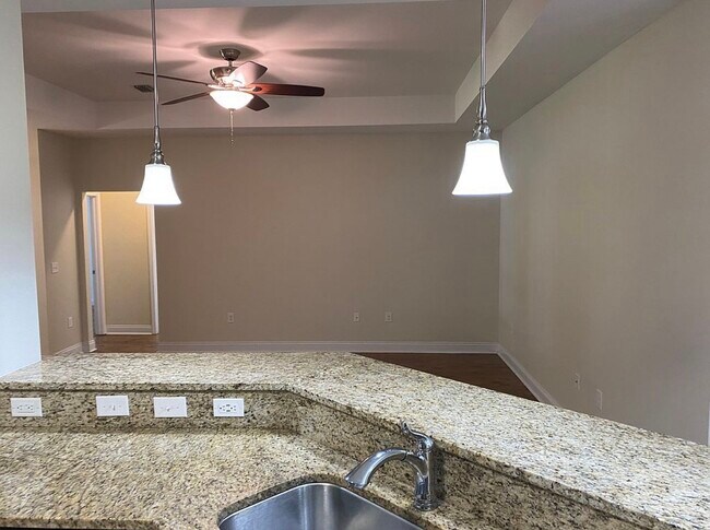 Building Photo - 2267 Tom St