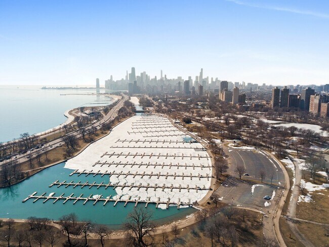Building Photo - 2800 N Lake Shore Dr