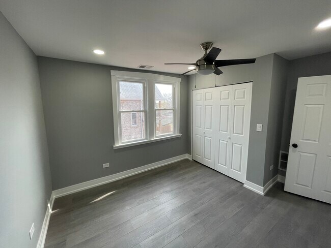 Building Photo - 4624 N Springfield Ave