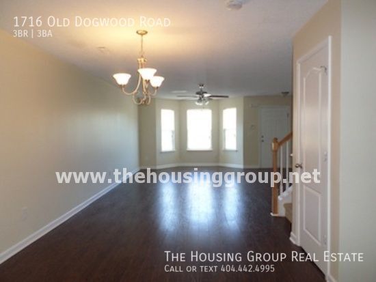 Foto del edificio - Beautiful 3 BR Joneboro Townhome