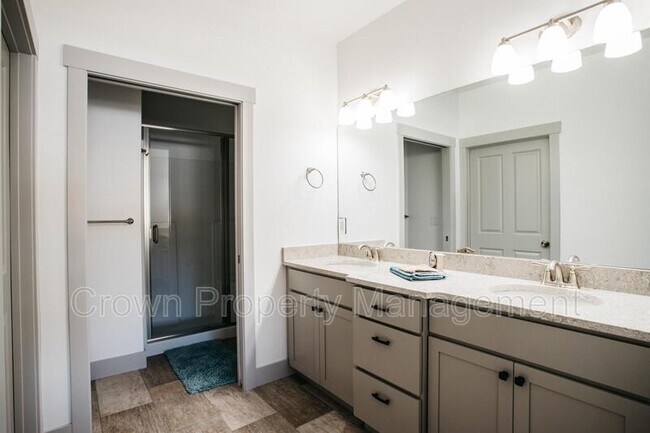 Building Photo - 284 W Nicklaus Ave