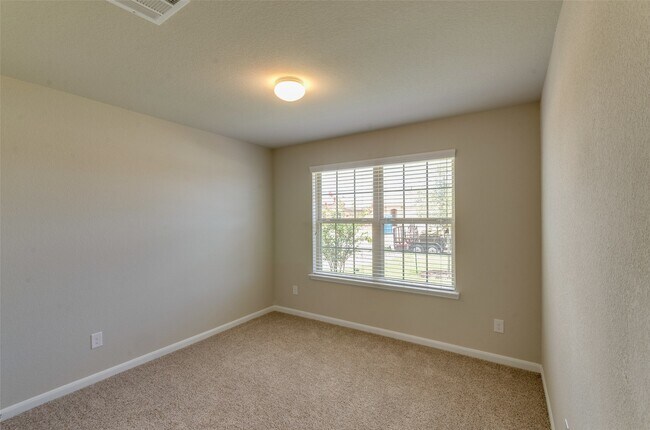 Building Photo - 2213 Del Mar Dr