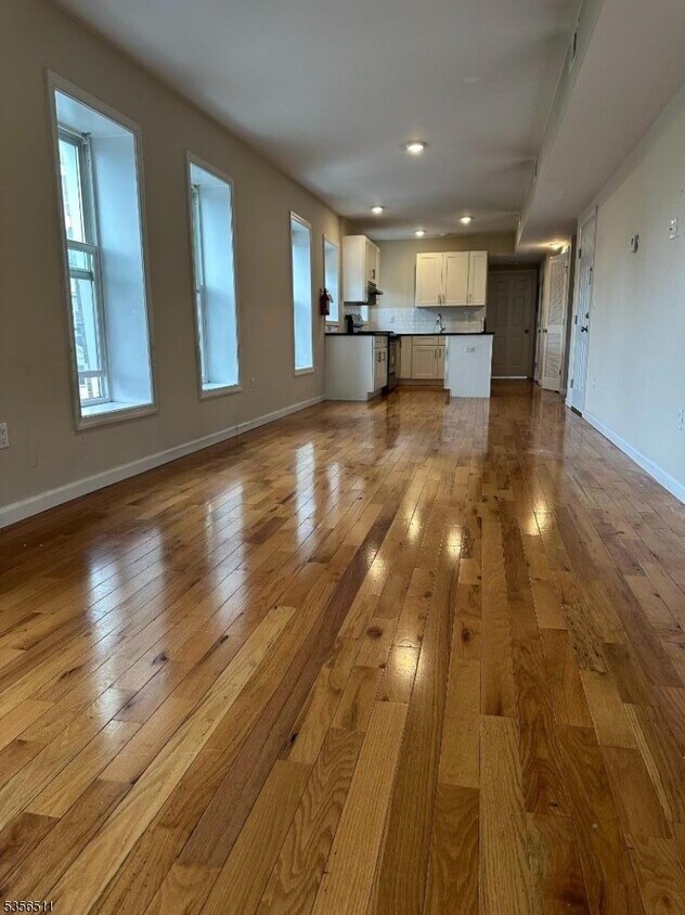 Foto principal - 26 Lindsley Ave