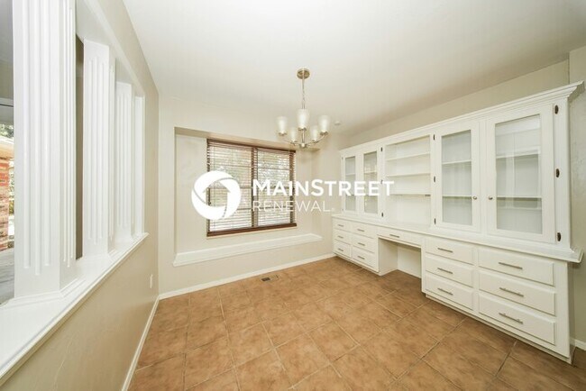 Foto del edificio - 4 Bedroom Pet-Friendly Home in Oklahoma Ci...