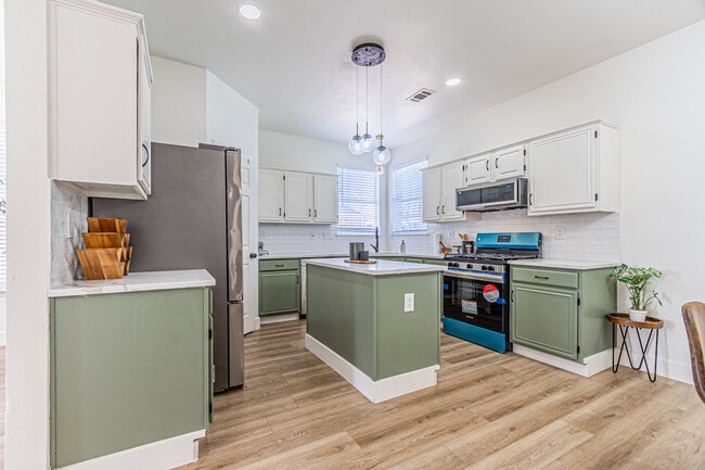 Building Photo - 841 Snapdragon Ln