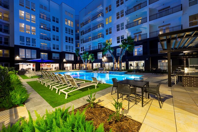 Building Photo - Urban Chic One Bedroom Apartment: Elegant ...