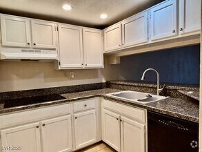 Building Photo - 750 S Royal Crest Cir