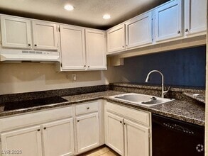 Building Photo - 750 S Royal Crest Cir