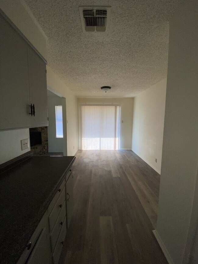 Foto del edificio - 3 bedroom home close to GAFB