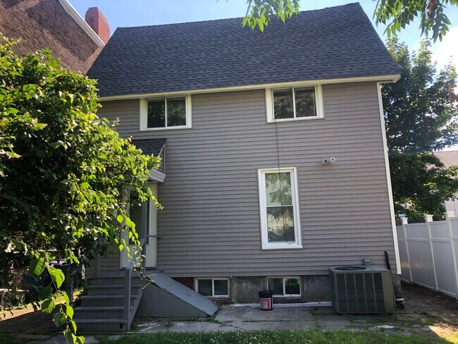 Building Photo - 274 Broad St
