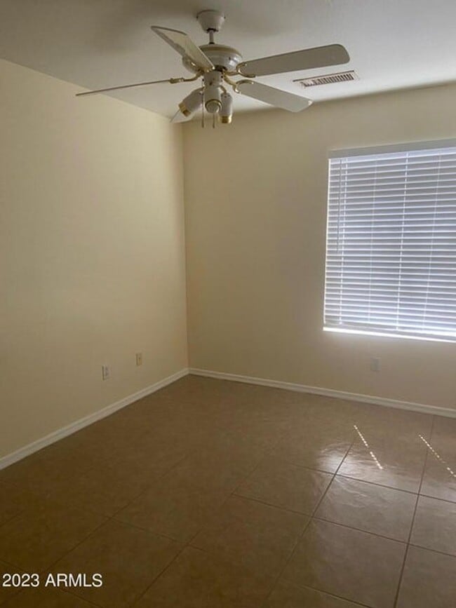 Building Photo - Single family home with no HOA!