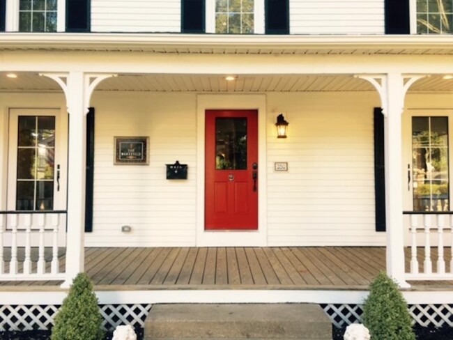 Building Photo - Renovated Historic Home