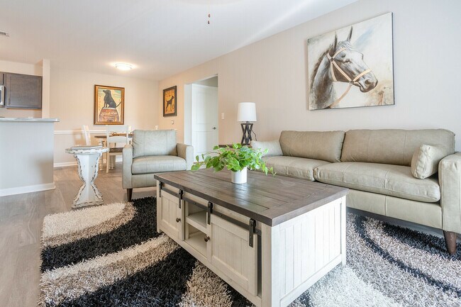 Apartamentos Crestwood Commons, Crestwood, KY, foto principal - Crestwood Commons