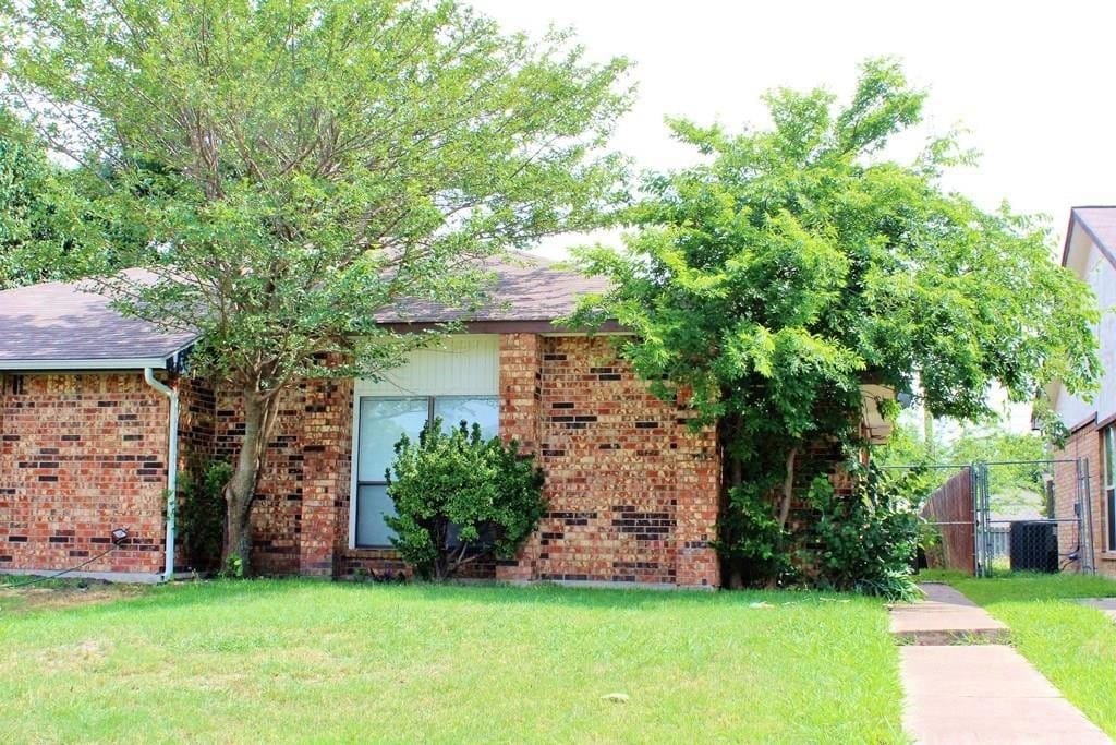 315 Gregory Ln, Grand Prairie, TX 75052 Townhome Rentals in Grand Prairie TX