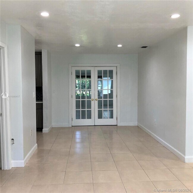 Foto del edificio - 6489 Pierce St