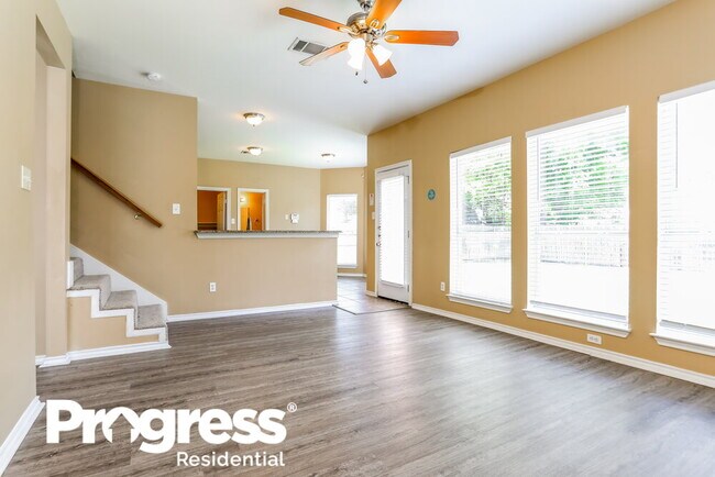 Foto del edificio - 5709 Creekhollow Dr