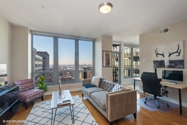 Foto del edificio - 565 W Quincy St
