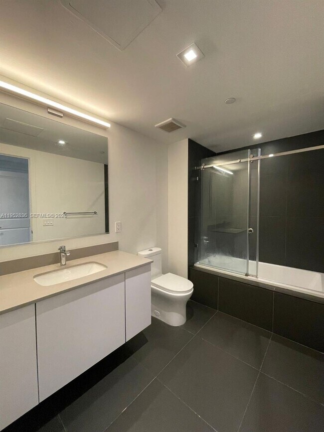 Building Photo - 1600 NE 1st Ave