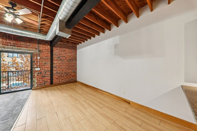 Building Photo - The Crown Downtown