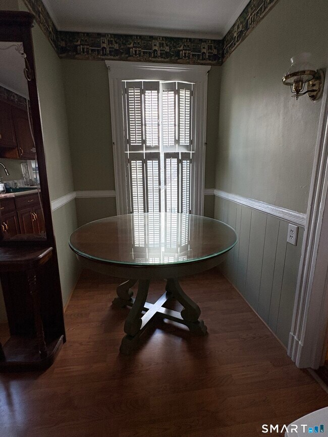 Foto del edificio - 211 S Whittlesey Ave