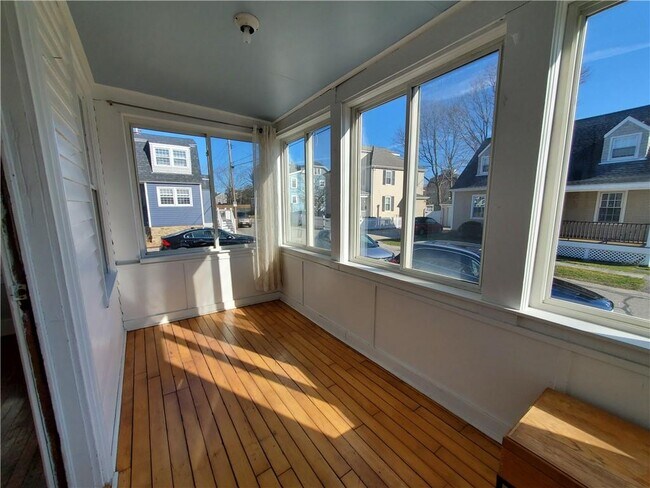 Foto del edificio - 42 Weaver Ave