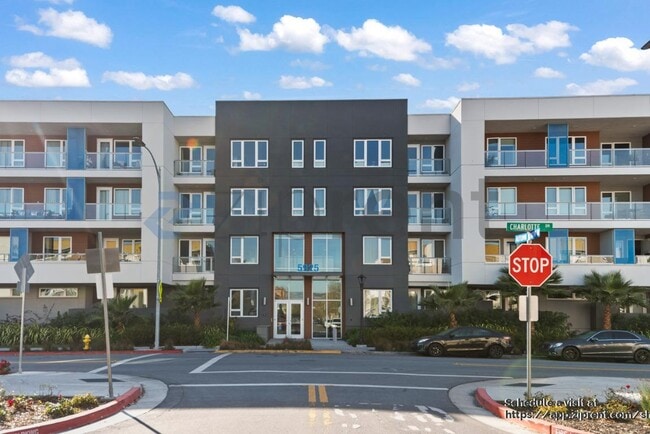 Building Photo - 5925 Charlotte Dr