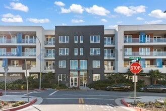 Building Photo - 5925 Charlotte Dr