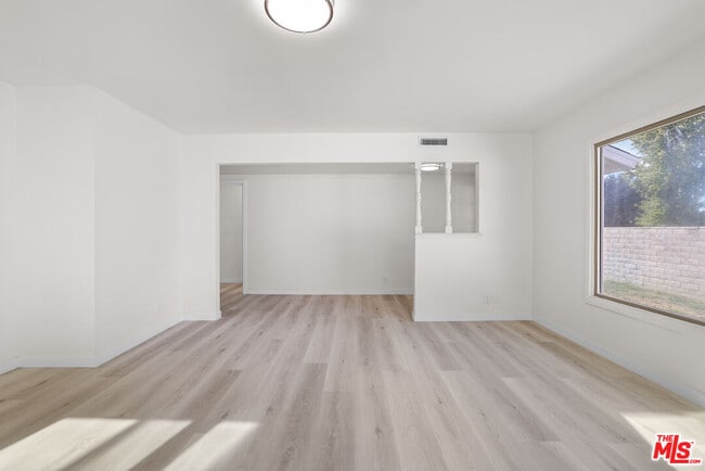 Foto del edificio - 20464 Elkwood St