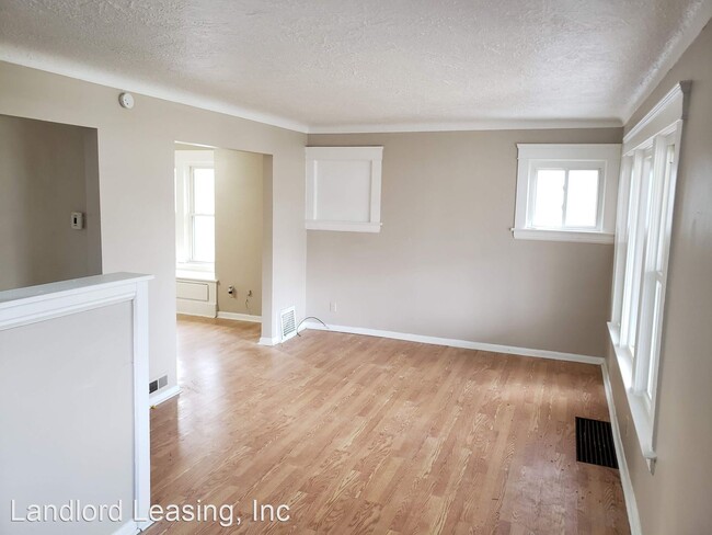 Building Photo - 4 br, 1.5 bath House - 835 W. 19th Street