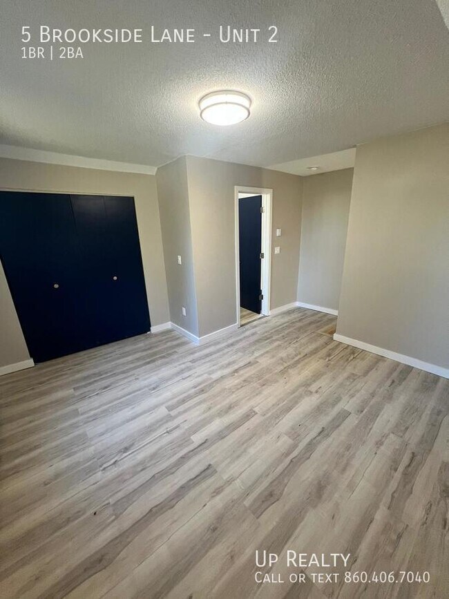 Building Photo - 5 Brookside Ln